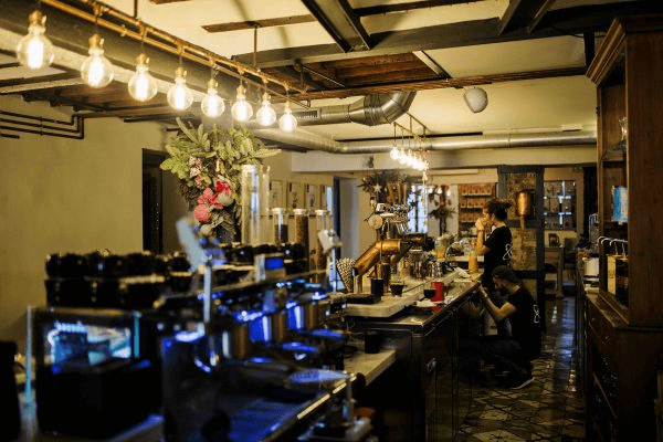 Interior de una cafetería