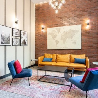 Vista del lobby residencial en IADE